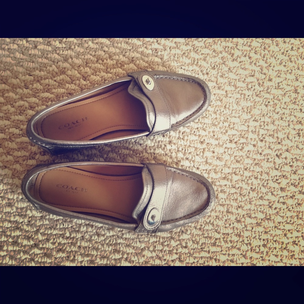 COMFY Coach flats loafers Silver color size 6B